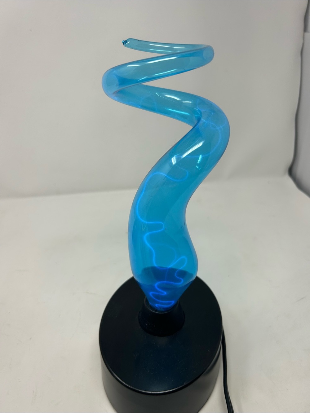 1st $70 offer gets it
LumiSource Mini Electra Plasma Lamp Vintage 2002 12 in - Picture 6 of 12